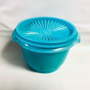 Tupperware Classic Servalier Bowl in Aqua